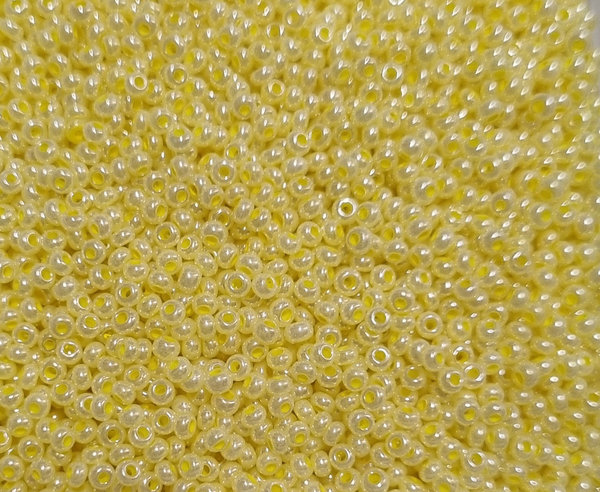 Preciosa Rocailles - 2,6 mm - Perlglanz helles Gelb