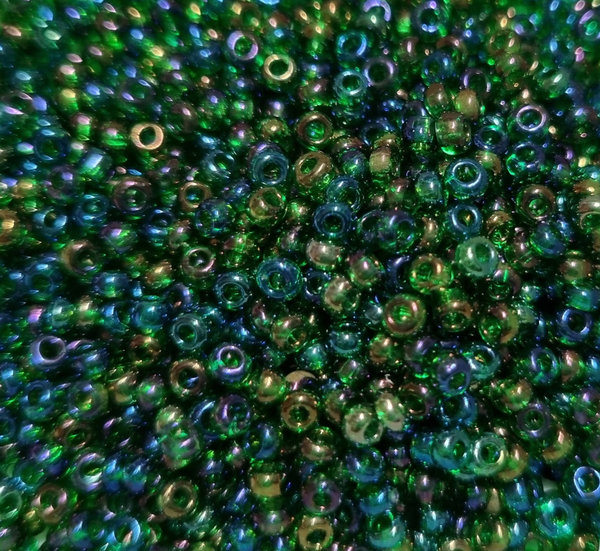 Preciosa Rocailles - 2,6 mm - Transparent Grün Rainbow